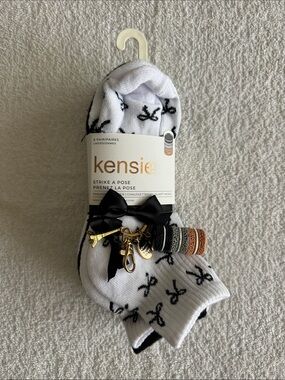 kensie White Ankle Socks with Black Bow & Gold Paris Macarons Charm 6 Pack